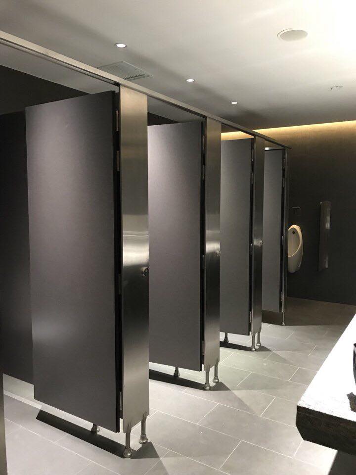 Tìm hiểu về vách ngăn vệ sinh composite - Giải pháp hoàn hảo cho không gian