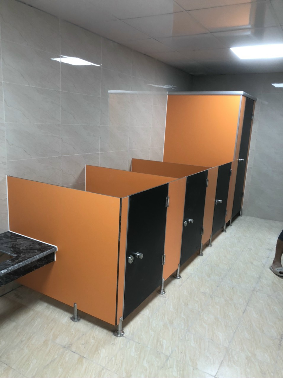 Vách ngăn nhà vệ sinh bằng nhựa - Giải pháp tối ưu cho không gian vệ sinh hiện đại